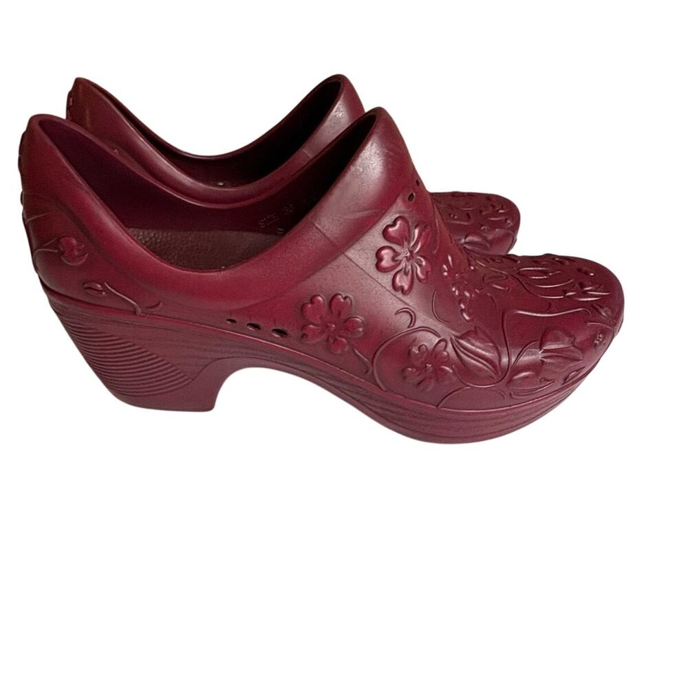 Dansko Pixie Women's Clogs in Claret Garden Shoes Outdoor Women's Size 36 5.5-6